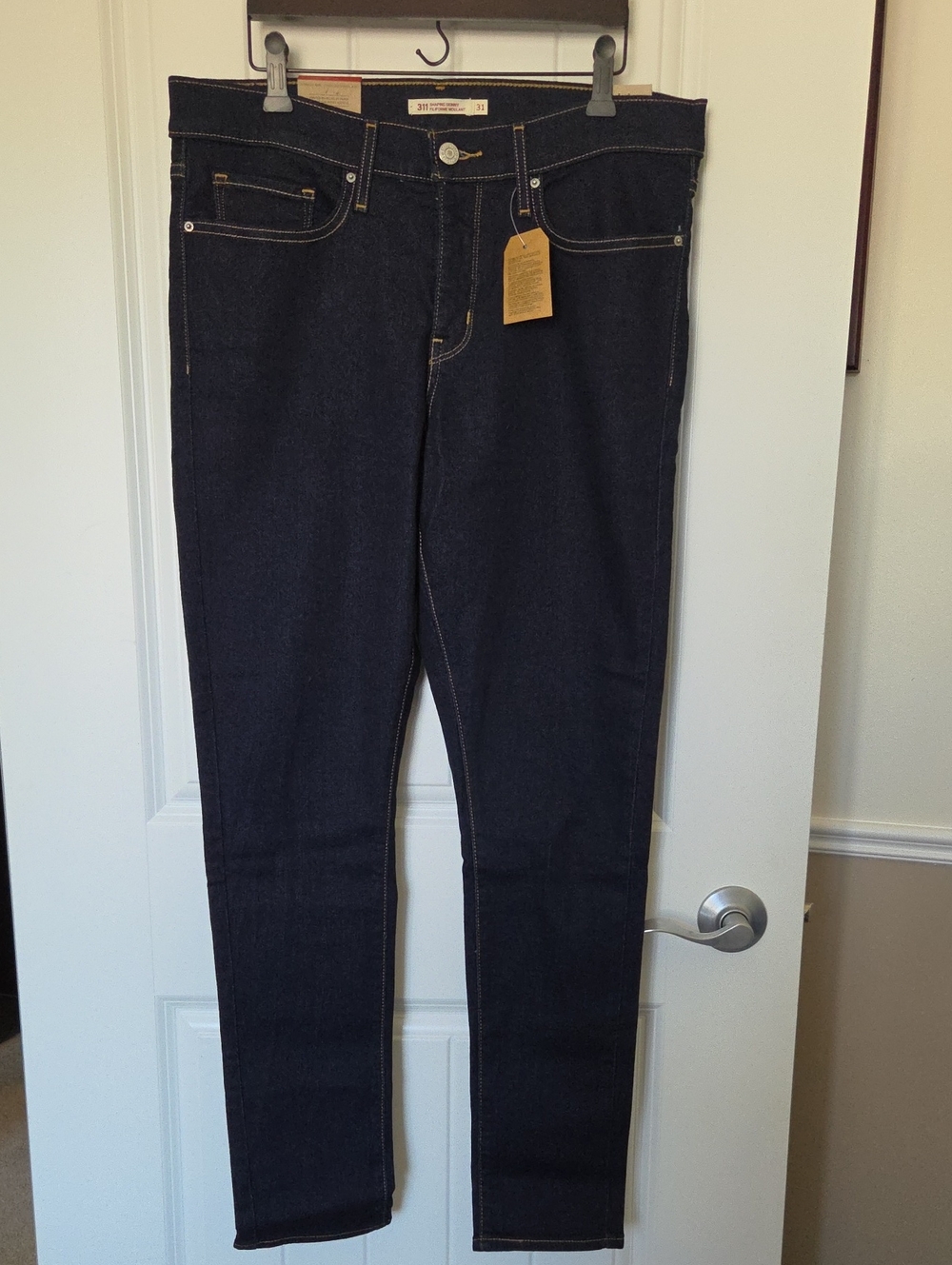 NWT Levi's 311 Shaping Skinny Jeans (size 31)